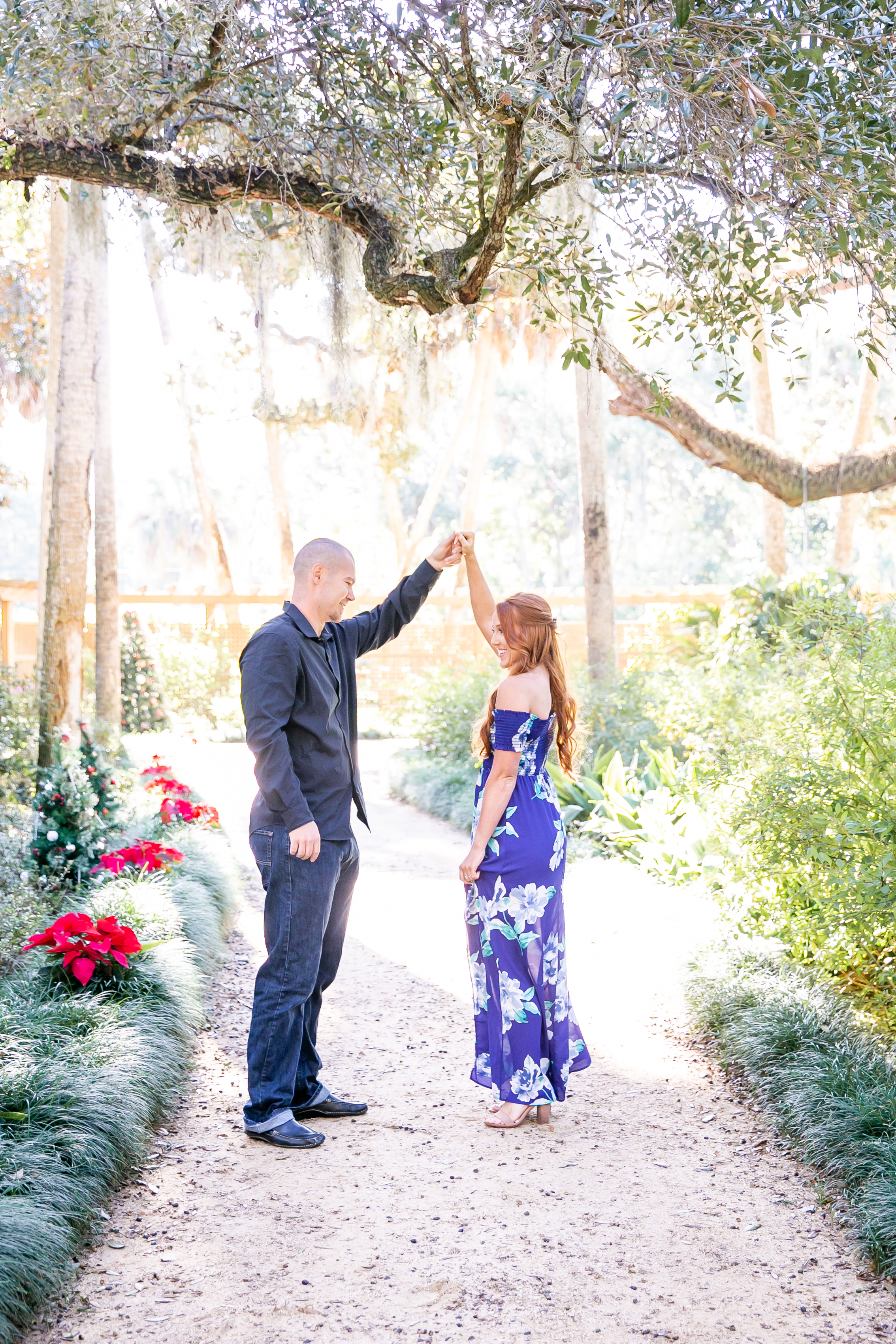 Couple walking through washington Oaks gardens in palm Coast florida